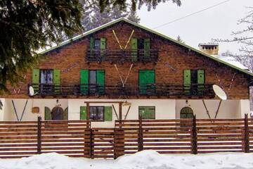 Фотографии Шале Charming Chalet Timisul de Sus г. Тимису-де-Сус (Румыния) №1 Фото Шале Charming Chalet Timisul de Sus г. Тимису-де-Сус 1